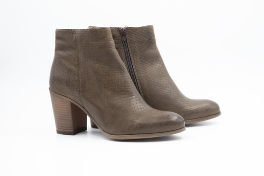 Boots Clare Python